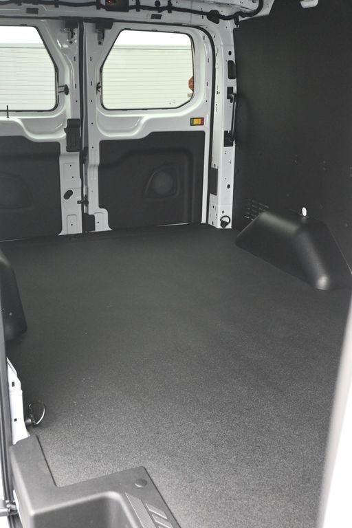 Ford Transit-250 Vehicle Full-screen Gallery Image 24