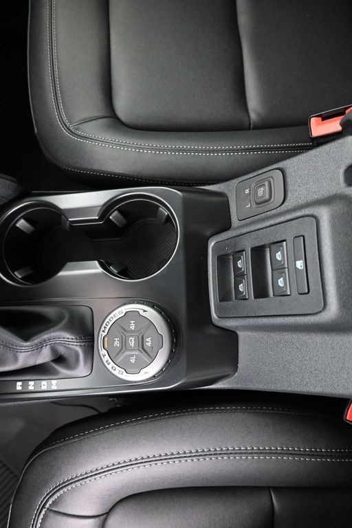 Ford Bronco Vehicle Full-screen Gallery Image 15