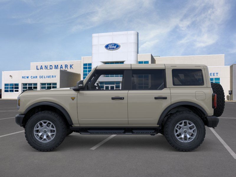 Ford Bronco Vehicle Full-screen Gallery Image 3