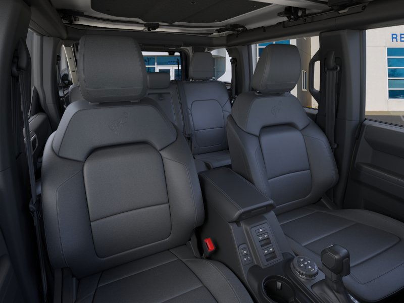 Ford Bronco Vehicle Full-screen Gallery Image 10