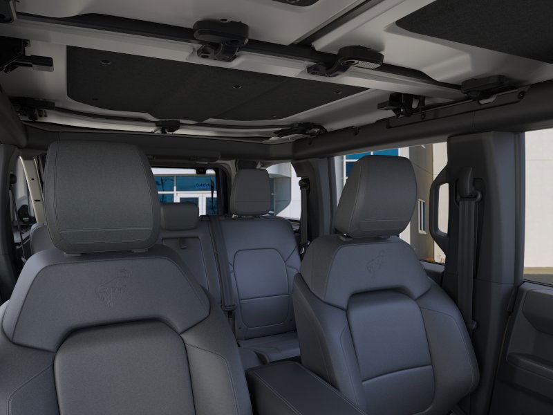 Ford Bronco Vehicle Full-screen Gallery Image 12