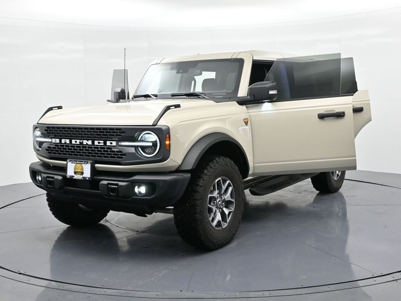 Ford Bronco Vehicle Full-screen Gallery Image 26