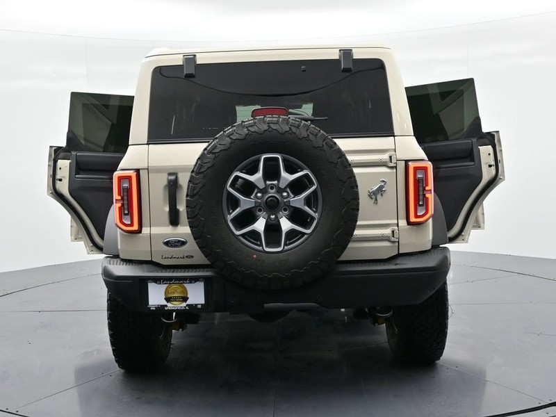 Ford Bronco Vehicle Full-screen Gallery Image 27