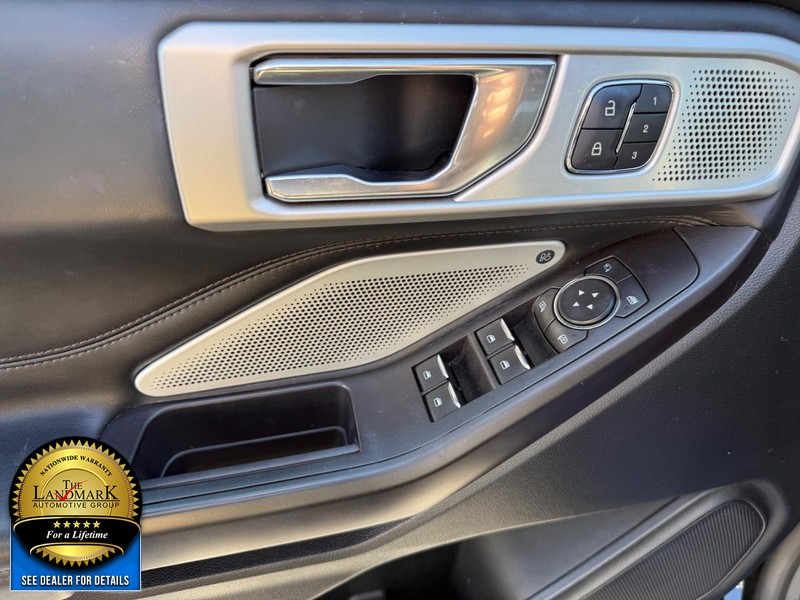 Ford Explorer Vehicle Full-screen Gallery Image 8