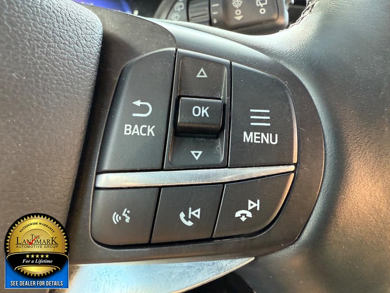 Ford Explorer Vehicle Full-screen Gallery Image 11