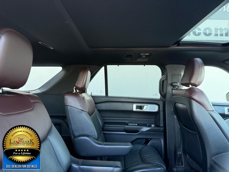 Ford Explorer Vehicle Full-screen Gallery Image 16