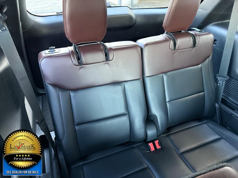 Ford Explorer Vehicle Full-screen Gallery Image 18