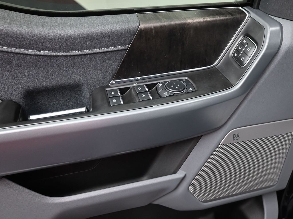 Ford F-150 Vehicle Full-screen Gallery Image 10