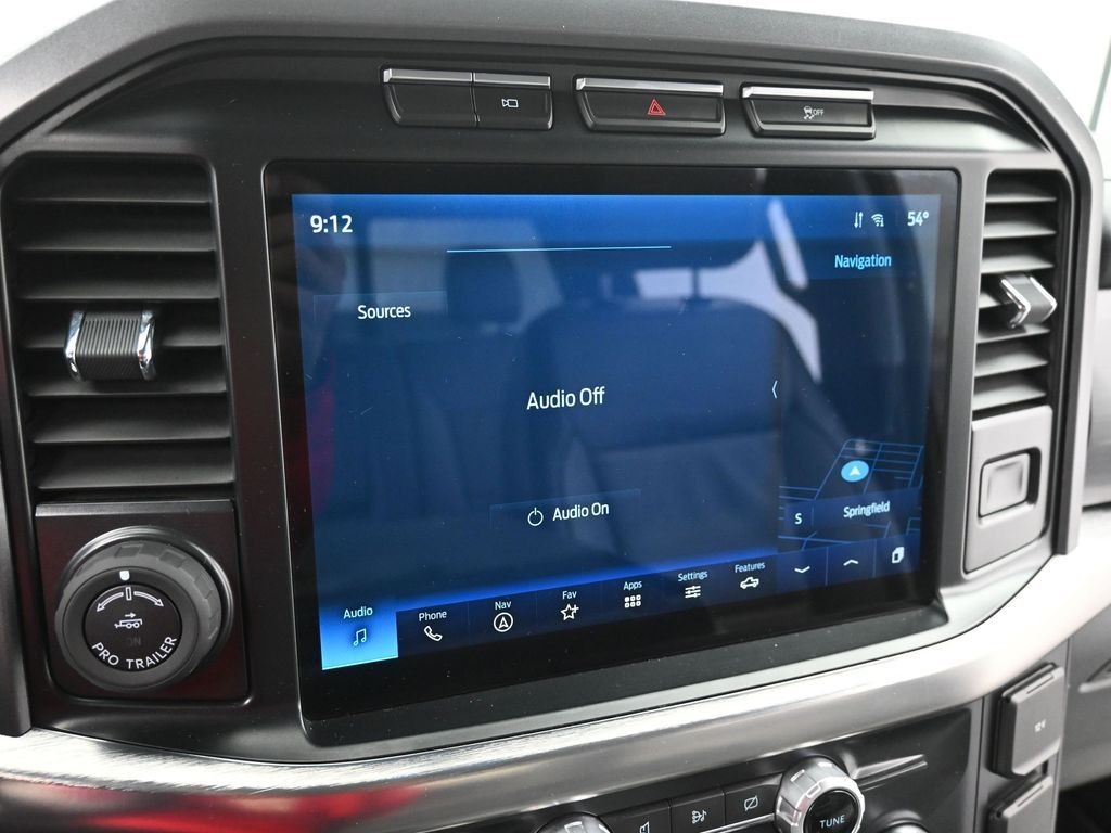 Ford F-150 Vehicle Full-screen Gallery Image 12