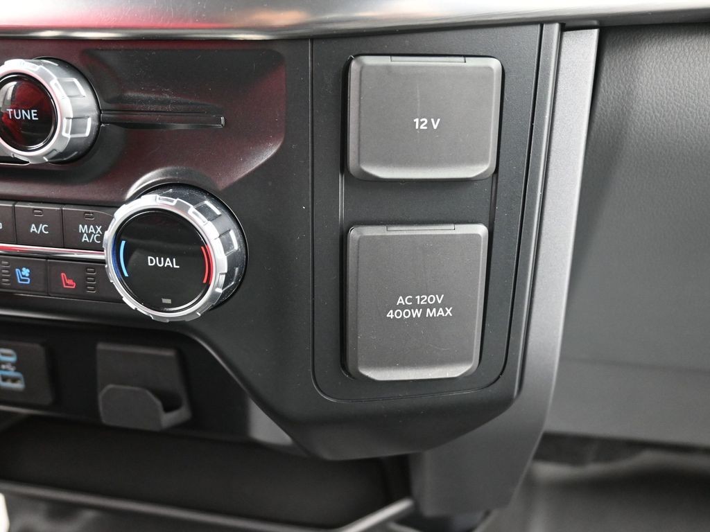 Ford F-150 Vehicle Full-screen Gallery Image 15