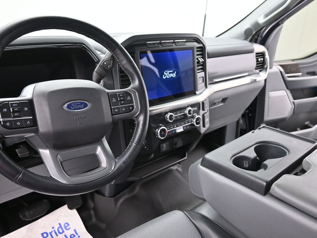 Ford F-150 Vehicle Full-screen Gallery Image 17
