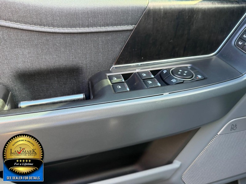 Ford F-150 Vehicle Full-screen Gallery Image 8