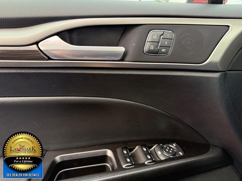 Ford Fusion Vehicle Full-screen Gallery Image 8