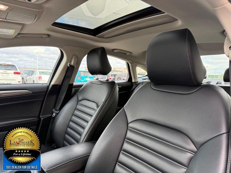 Ford Fusion Vehicle Full-screen Gallery Image 9