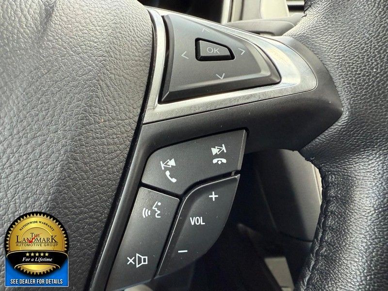 Ford Fusion Vehicle Full-screen Gallery Image 11