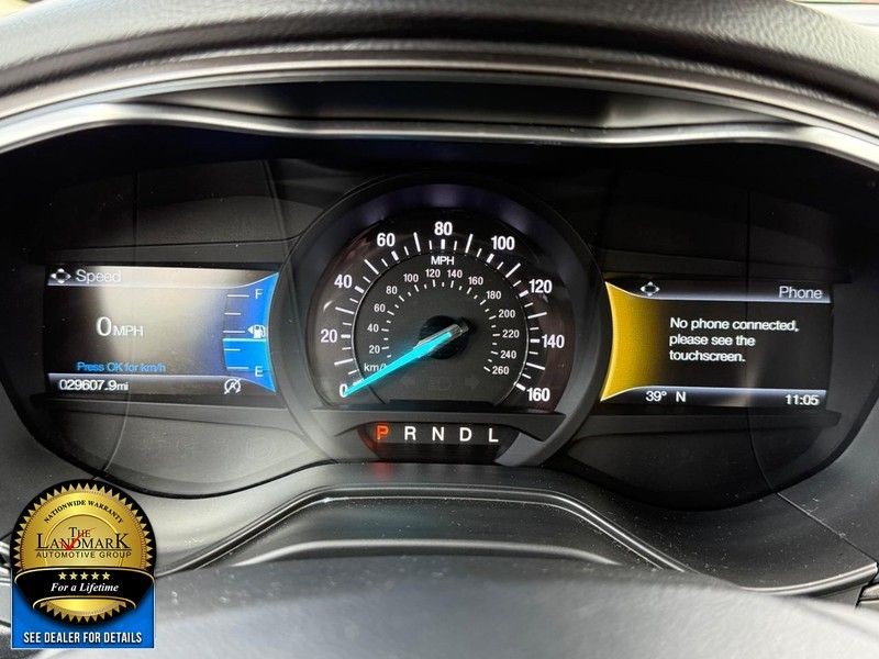 Ford Fusion Vehicle Full-screen Gallery Image 12