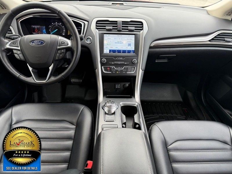 Ford Fusion Vehicle Full-screen Gallery Image 17