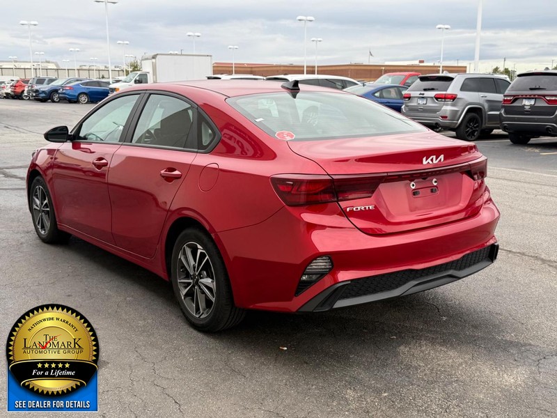 Kia Forte Vehicle Full-screen Gallery Image 6