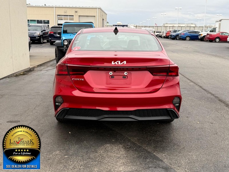 Kia Forte Vehicle Full-screen Gallery Image 7