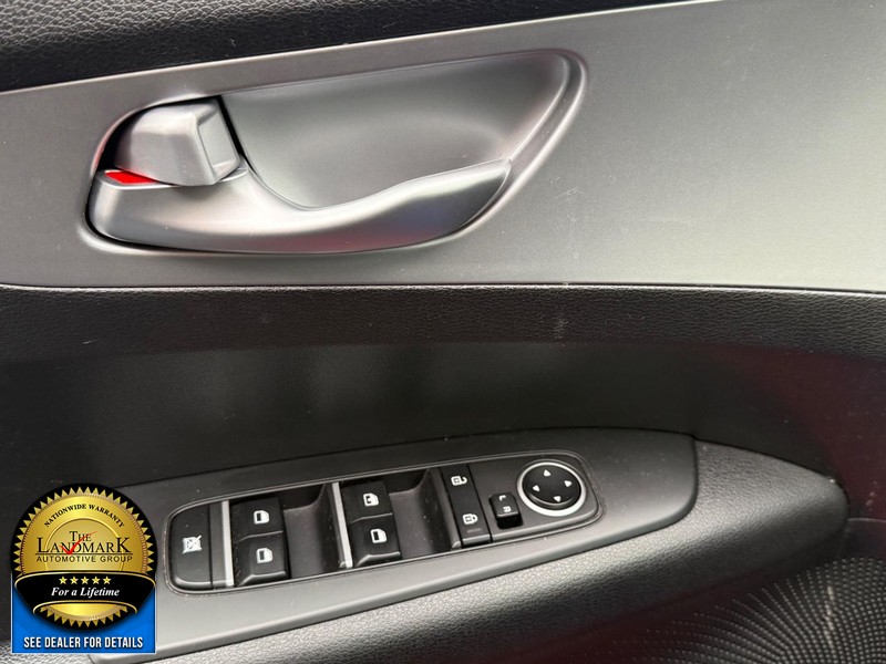 Kia Forte Vehicle Full-screen Gallery Image 8