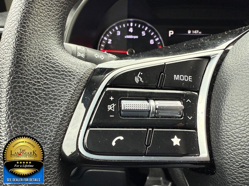 Kia Forte Vehicle Full-screen Gallery Image 10