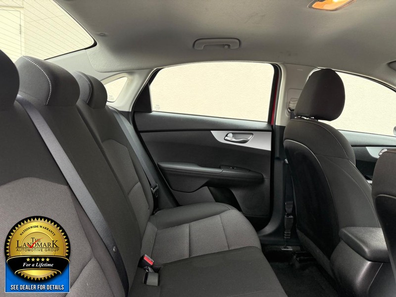 Kia Forte Vehicle Full-screen Gallery Image 14