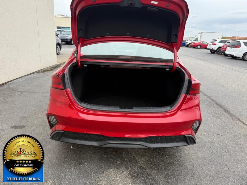 Kia Forte Vehicle Full-screen Gallery Image 17