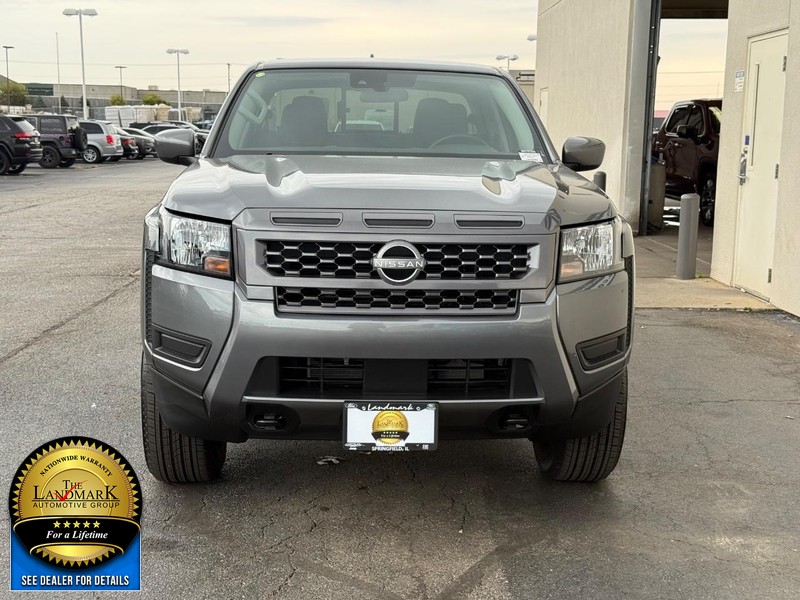 Nissan Frontier Vehicle Full-screen Gallery Image 4