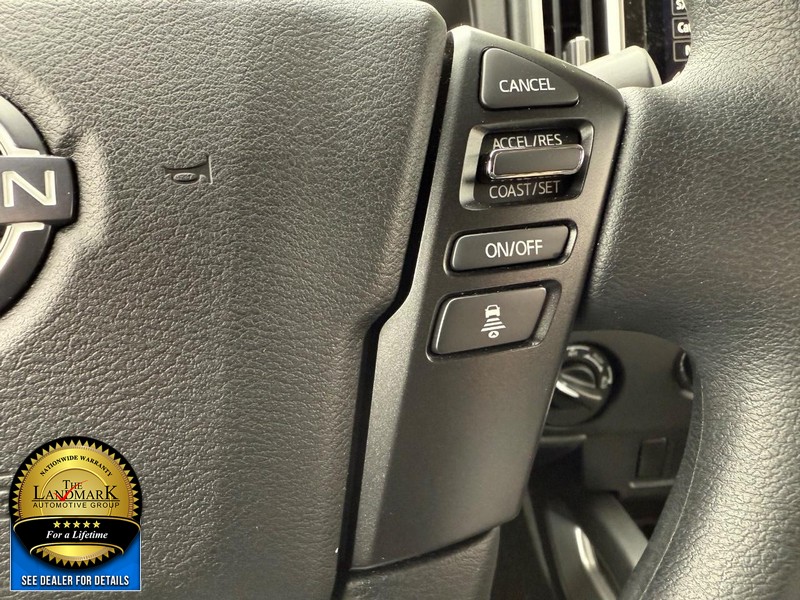 Nissan Frontier Vehicle Full-screen Gallery Image 11