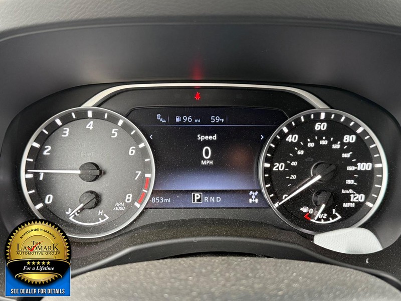 Nissan Frontier Vehicle Full-screen Gallery Image 12