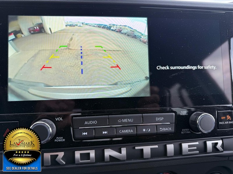 Nissan Frontier Vehicle Full-screen Gallery Image 13