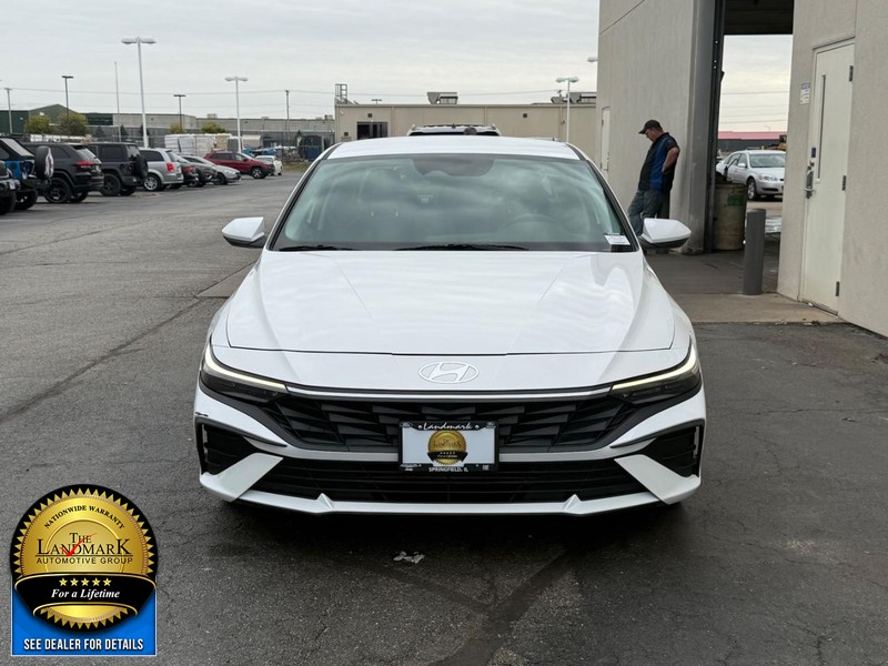 Hyundai Elantra Vehicle Full-screen Gallery Image 4