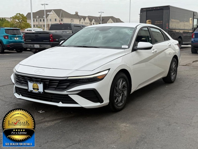 Hyundai Elantra Vehicle Full-screen Gallery Image 5