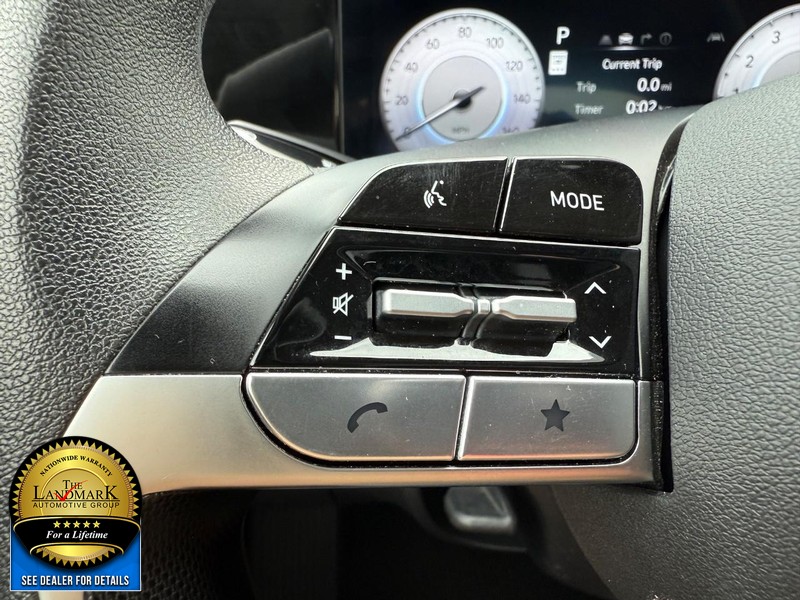 Hyundai Elantra Vehicle Full-screen Gallery Image 10