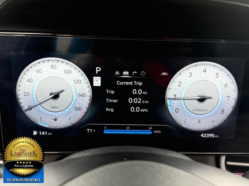 Hyundai Elantra Vehicle Full-screen Gallery Image 12