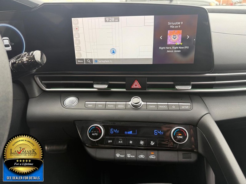 Hyundai Elantra Vehicle Full-screen Gallery Image 18