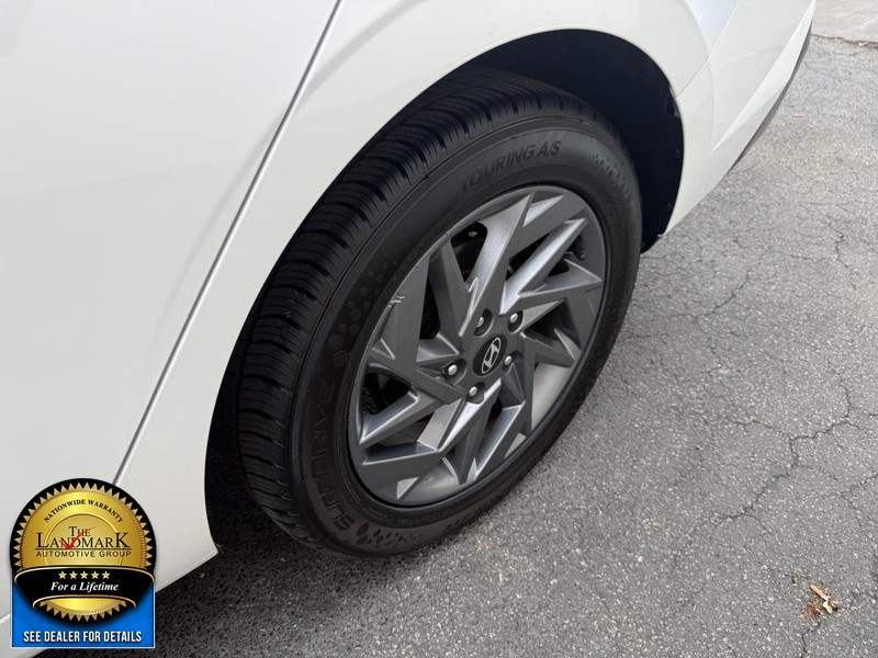 Hyundai Elantra Vehicle Full-screen Gallery Image 20