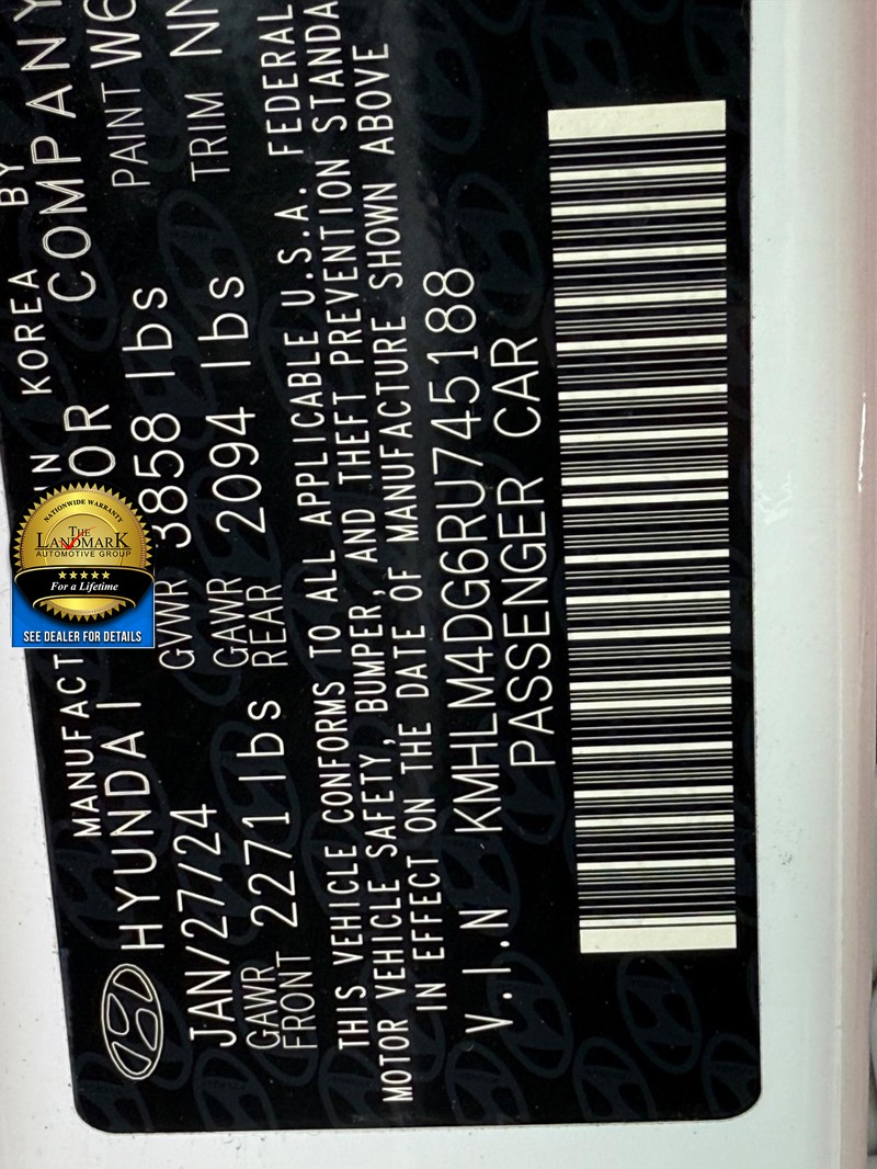 Hyundai Elantra Vehicle Full-screen Gallery Image 21