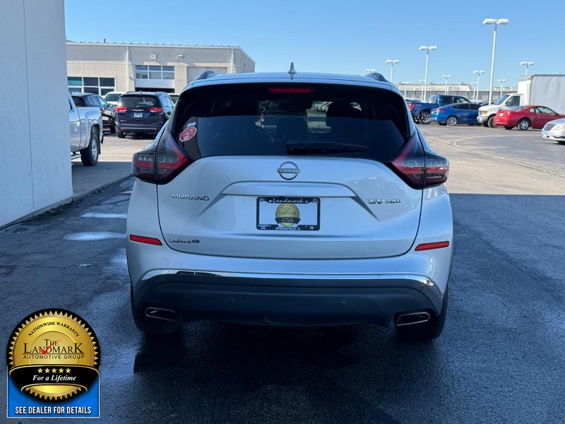 Nissan Murano Vehicle Full-screen Gallery Image 7