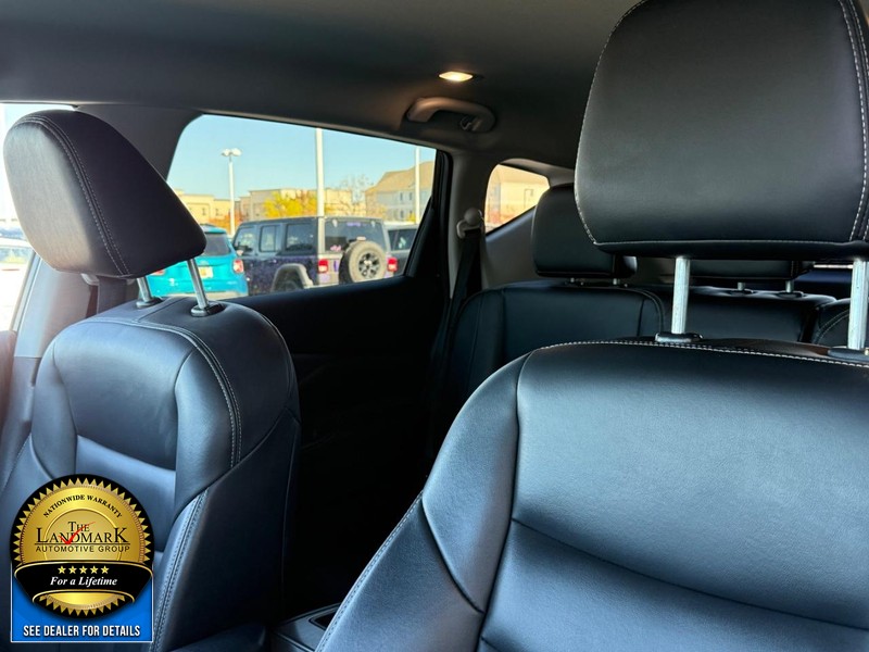 Nissan Murano Vehicle Full-screen Gallery Image 9