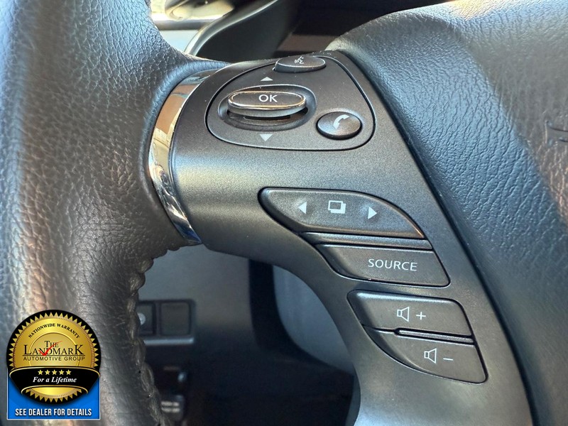 Nissan Murano Vehicle Full-screen Gallery Image 10