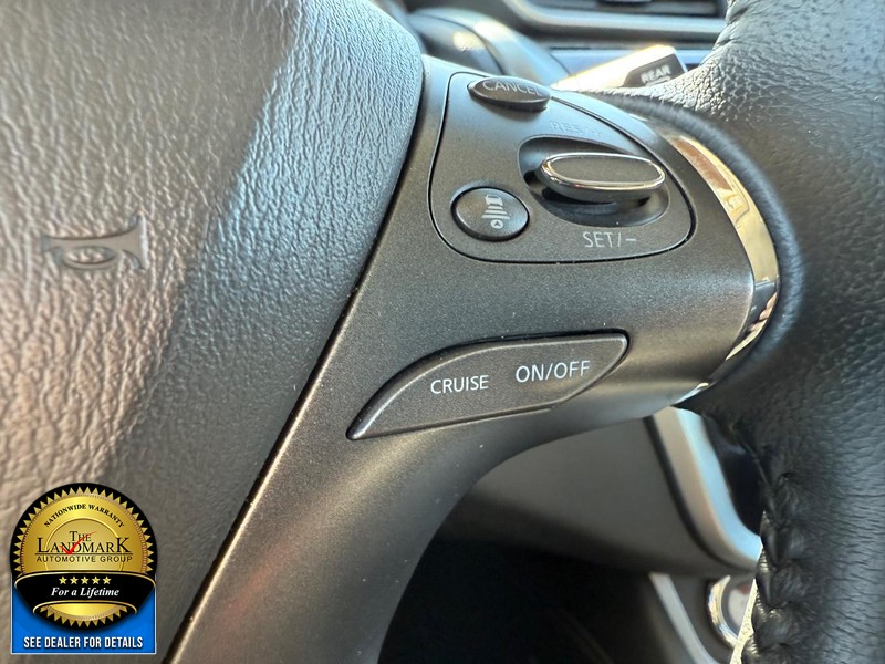 Nissan Murano Vehicle Full-screen Gallery Image 11