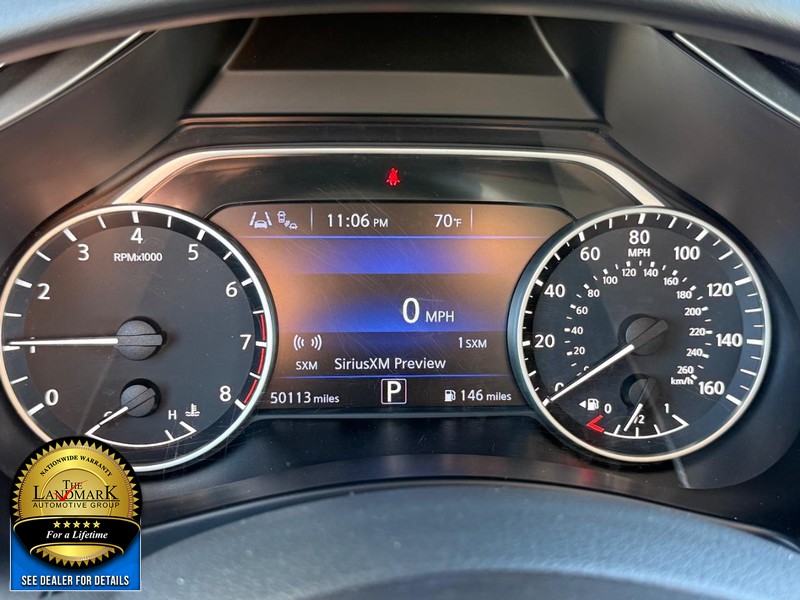 Nissan Murano Vehicle Full-screen Gallery Image 12