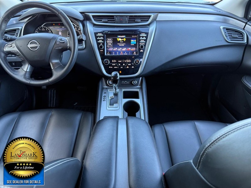 Nissan Murano Vehicle Full-screen Gallery Image 16