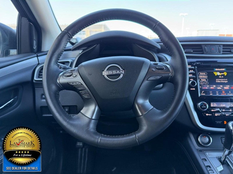 Nissan Murano Vehicle Full-screen Gallery Image 17