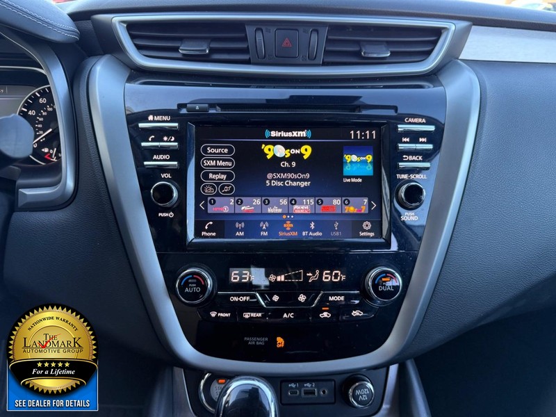 Nissan Murano Vehicle Full-screen Gallery Image 18