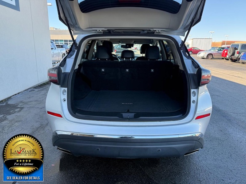 Nissan Murano Vehicle Full-screen Gallery Image 19