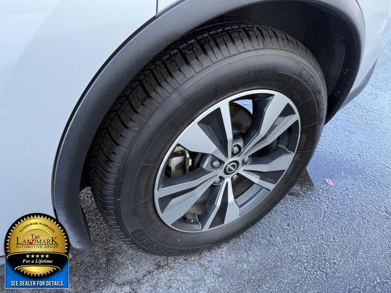 Nissan Murano Vehicle Full-screen Gallery Image 20