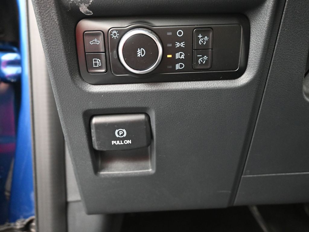 Ford F-150 Vehicle Full-screen Gallery Image 11