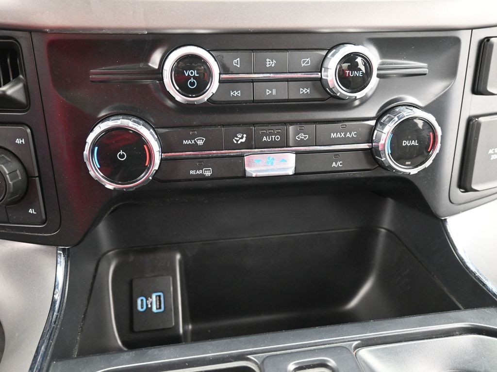 Ford F-150 Vehicle Full-screen Gallery Image 13